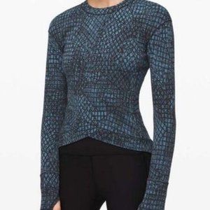 Lululemon Close to Crossing